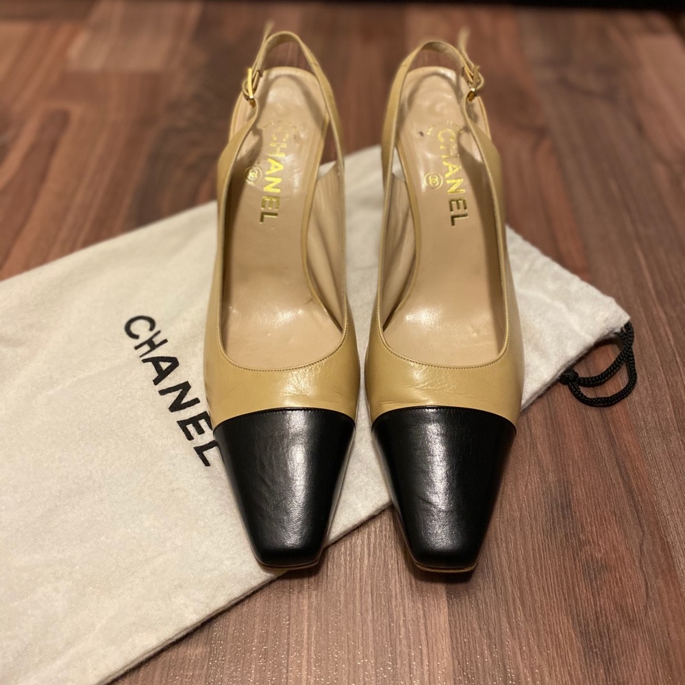 CHANEL Two-Tone Beige and Black Slingback Heels